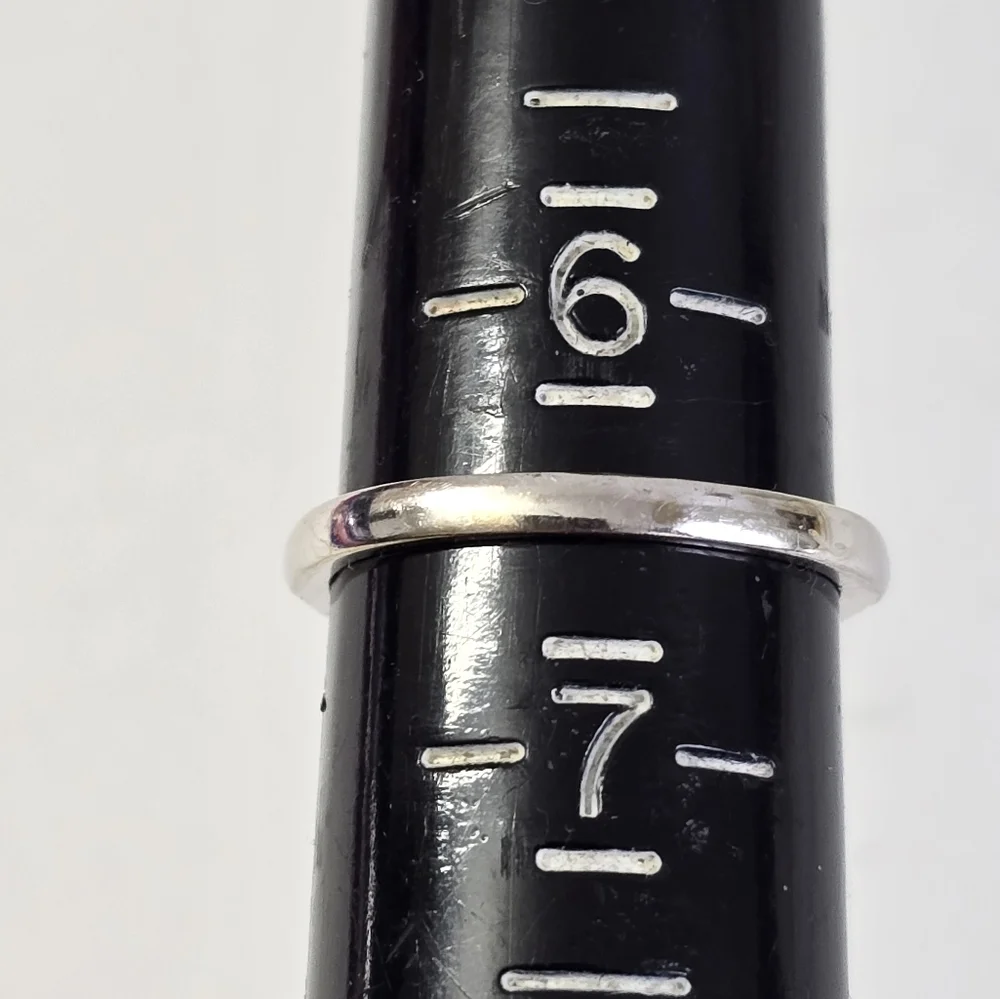 Watch Video / 14K Gold Assher Cut Solitaire Halo Ring